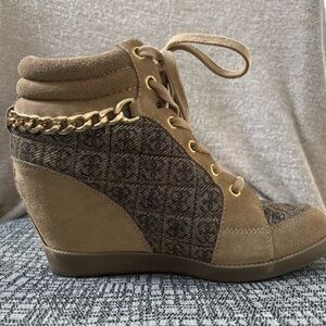🤩 GUESS wedge sneakers